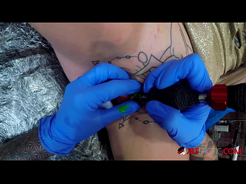 ❤️ Extremely tattooed hottie Sully Savage got a tattoo on her clitoris Super porn at porn en-us.kassa-standupbar.ru ❤